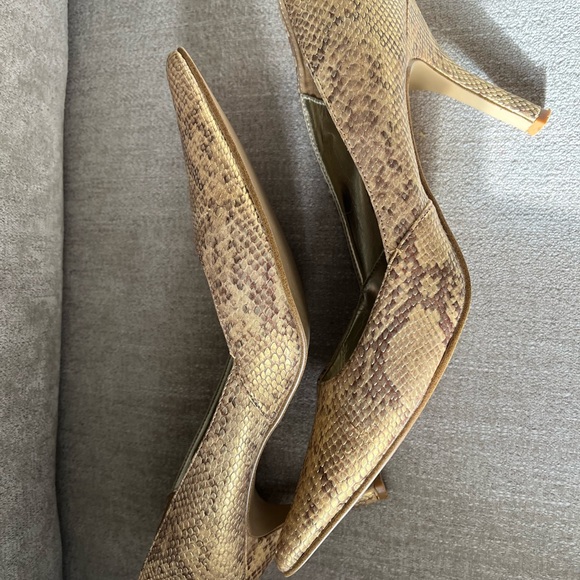 RAMPAGE BRAND NAME. Women shoes snake-like. Size9 M, man made materials. China. - Picture 5 of 7